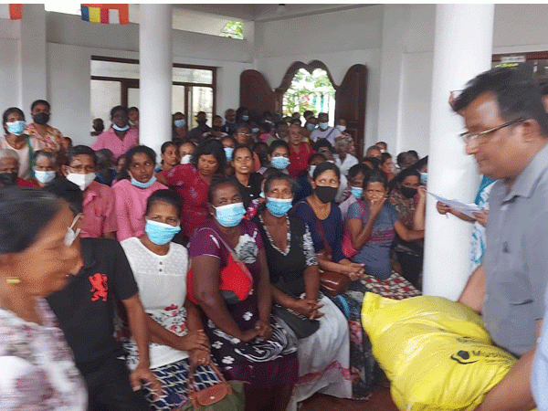 Muslim Aid ආයතනයේ අනුග්‍රහයෙන් වියළි සලාක බෙදාදීමේ වැඩසටහනක් 